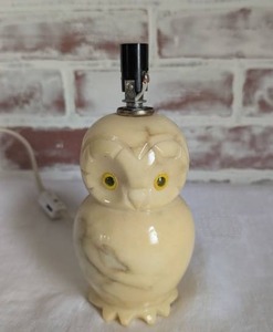 lot 3018 image: Vintage Alabaster Marble Owl Table Lamp Base