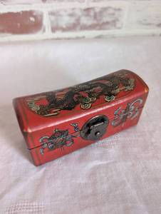 lot 3032 image: Chinese Dragon Lacquered Jewelry Box with Compartments