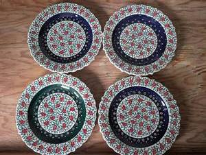 lot 3036 image: Turkish Ceramic Dinner Plates Set with Red Floral Pattern - 4 ct