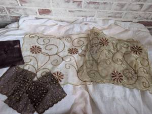 lot 3039 image: Embroidered Table Runner with Gold Thread and Floral Design  3 Placemats