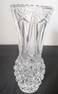 lot 4003 image: Small Cut Crystal Vase&nbsp