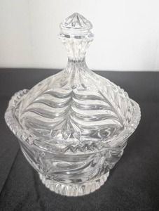 lot 4005 image: Crystal Glass Covered Bowl with Lid