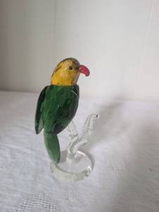 lot 4008 image: Crystal Glass Parrot Figurine on Branch
