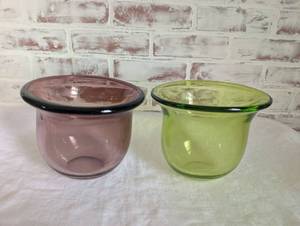 lot 4009 image: Colored Glass Vase Set Pink and Green - 6 inches