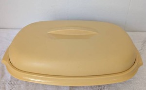 lot 5020 image: Yellow Tupperware with Strainer and Lid&nbsp