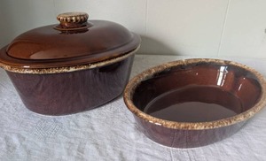 lot 5038 image: Hull Pottery Brown Drip Glaze Covered Casserole Dish  Bowl