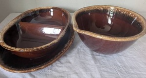lot 5040 image: Hull Pottery Oven Proof Ceramic Bowl, Divided Dish, and Platter - 3 ct