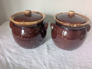 lot 5042 image: Hull Pottery Brown Glazed Covered Bean Pots with Handles - 2 ct