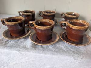 lot 5043 image: Hull Pottery Ovenproof Stoneware Coffee Cup and Saucer Set - 6 ct Each