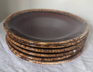 lot 5049 image: Hull Pottery Brown Drip Glaze Dinner Plates Set - 6 ct