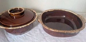 lot 5051 image: Hull Pottery Brown Glazed Stoneware Casserole Dish with Lid  Disch