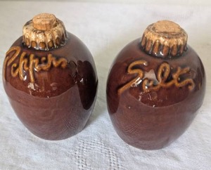 lot 5054 image: Hull Pottery Large Ceramic Salt and Pepper Shakers&nbsp