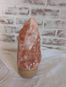 lot 6010 image: iHome Dimmable White Zenergy Natural Himalayan Salt Lamp