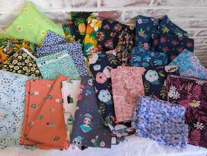 lot 6023 image: Mixed Quilting Fabric Floral Bundle