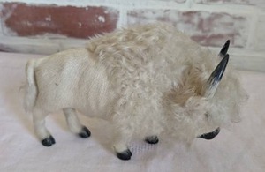 lot 6035 image: White Buffalo Display Animal with Black Hooves