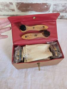 lot 6505 image: Kiwi Shoe Shine Compact Kit with Brushes and Polish