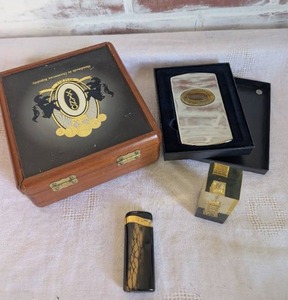 lot 6506 image: Onyx Reserve Cigar Box Set  Lighter and Accessories