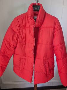 lot 7005 image: Old Navy Red Puffer Jacket - Size Large