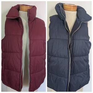 lot 7008 image: Old Navy Womens Puffer Vests - Burgundy and Navy - Size Large