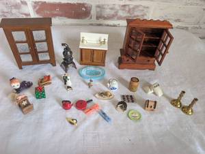 lot 8000 image: Miniature Dollhouse Furniture and Accessories Collection