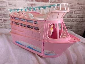 lot 8005 image: Barbie Pink Cruise Ship Playset&nbsp
