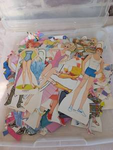 lot 8009 image: Vintage Paper Doll Collection with Clothing and Accessories
