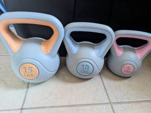 lot 8510 image: Kettlebell Set 5lb 10lb 15lb Weight Training Equipment