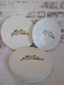 lot 9402 image: White Metal Movie Film Reel Canisters with Daisy Floral Pattern - 3 ct