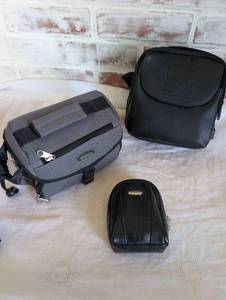 lot 9405 image: Digital Camera Carrying Cases Set