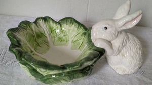 lot 9503 image: Ceramic Rabbit and Cabbage Leaf Bowl&nbsp