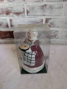 lot 9508 image: Fitz and Floyd Mrs. Claus Ceramic Incense Holder