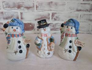 lot 9514 image: Holiday Collection Porcelain Tealight Holders Set of 3