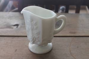 lot 4488 image: Vtg. Westmoreland Footed Grape Pitcher 5 tall