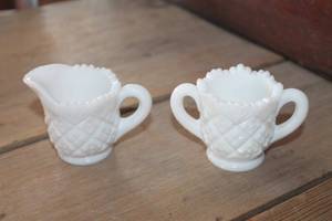 lot 4494 image: Vtg. Westmoreland Small Creamer & Sugar Bowl