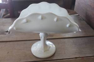 lot 4498 image: Vtg. Indiana Milk Glass Pedestal Fruit Bowl