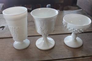 lot 4499 image: Vtg. Fenton Glass Cocktail Glass & More