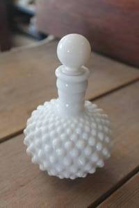 lot 4503 image: Vtg. Fenton Hobnail Perfume Bottle wstopper
