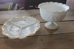 lot 4505 image: Vtg. Milk Glass Pedestal CompoteCandy Bowl & More