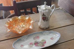 lot 4523 image: Vintage Serving Bowl, Teapot and More