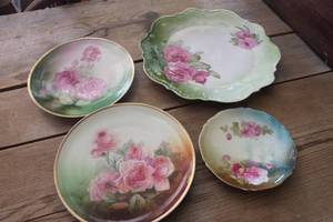 lot 4525 image: Antique Rose Plates