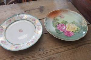 lot 4527 image: Lg. Antique Serving Plates 12 wide
