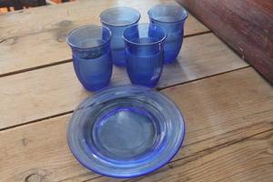 lot 4530 image: Vtg. Hazel Atlas Cobalt Blue Juice Glasses & More