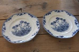 lot 4552 image: Vtg. J&G Meakin Stafford Flow Blue Dinner Plates