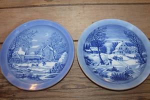 lot 4557 image: Vintage Blue Home Dcor Plates