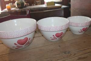 lot 4560 image: Vtg. House of Lloyd Mixing Bowl Set 1994