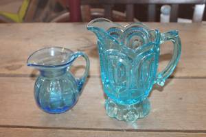 lot 4575 image: Vtg. LE Moon & Stars Creamer and More