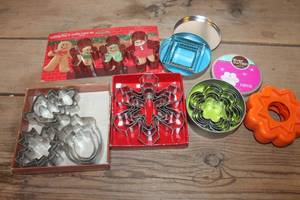 lot 4579 image: NIP Cookie Cutters and More