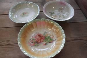 lot 4588 image: Antique Serving Bowls