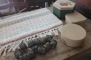 lot 4597 image: Rug, Dcor Boxes and Napkin Rings