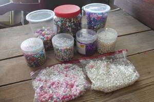 lot 4600 image: Lot of Craft Beads